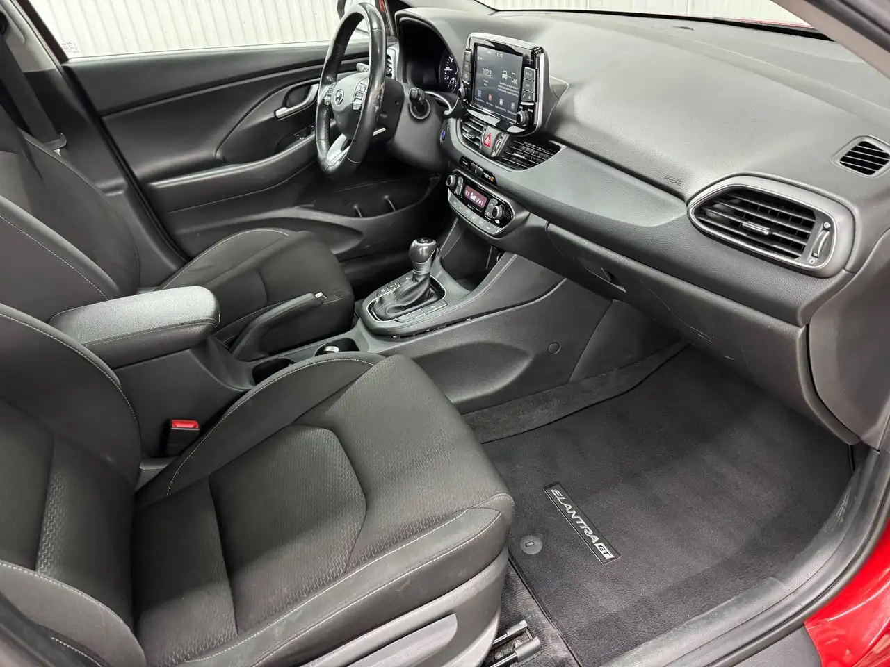 Hyundai ELANTRA снимка Hyundai ELANTRA