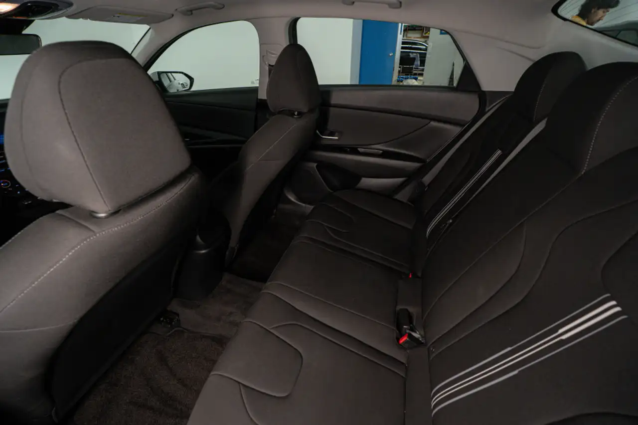 Hyundai ELANTRA photo Hyundai ELANTRA