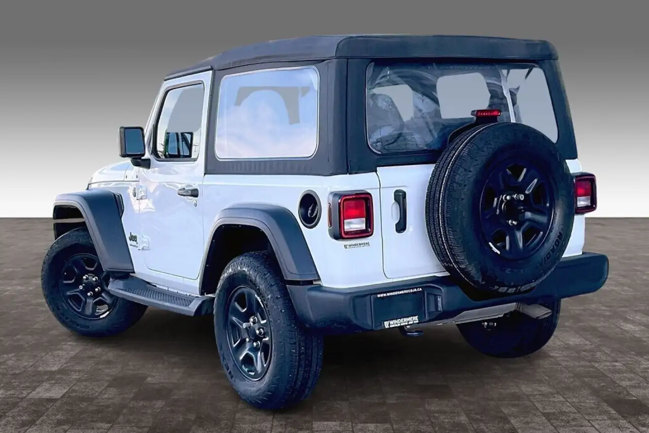 Jeep Wrangler снимка Jeep Wrangler