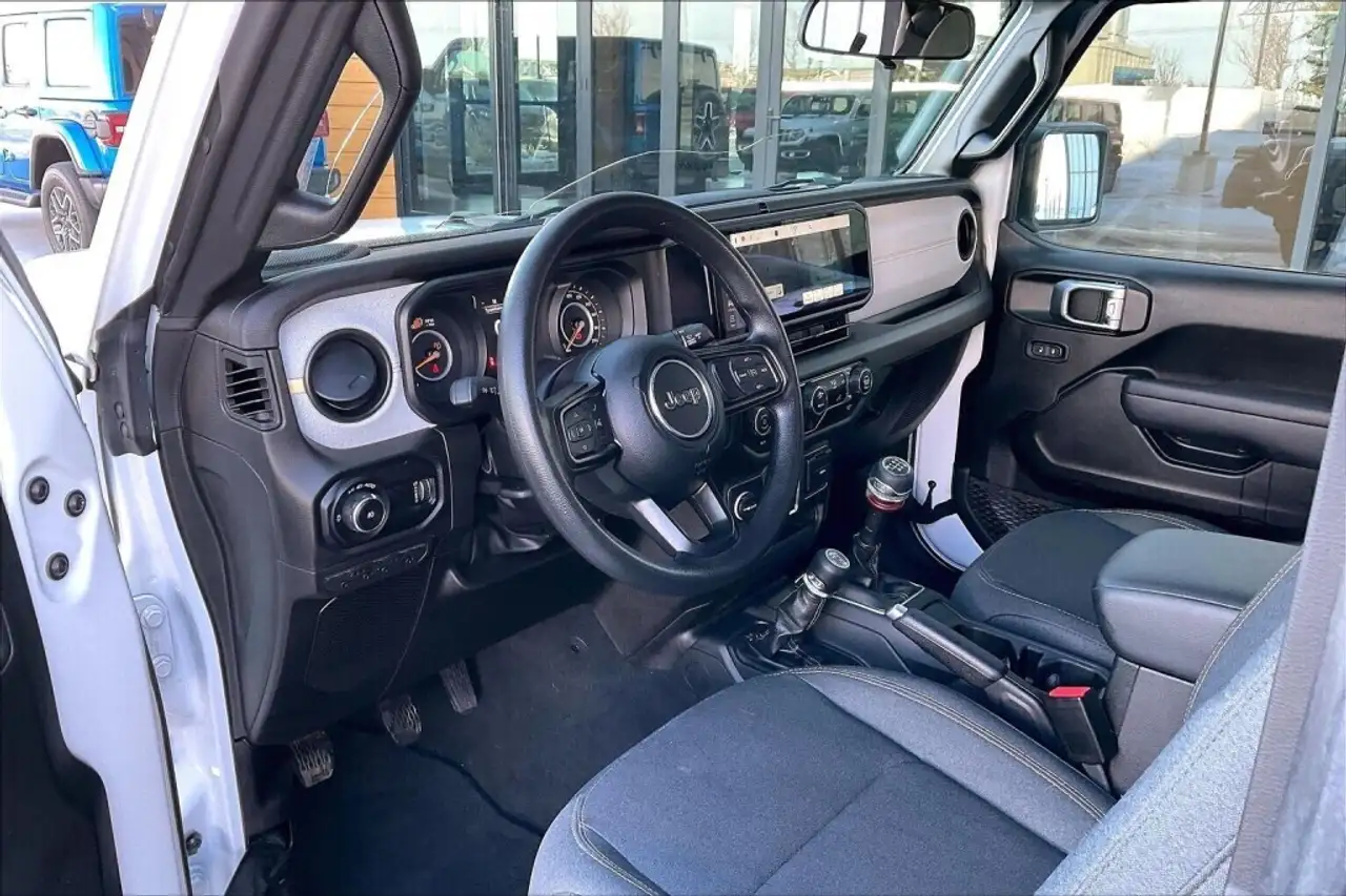 Jeep Wrangler снимка Jeep Wrangler