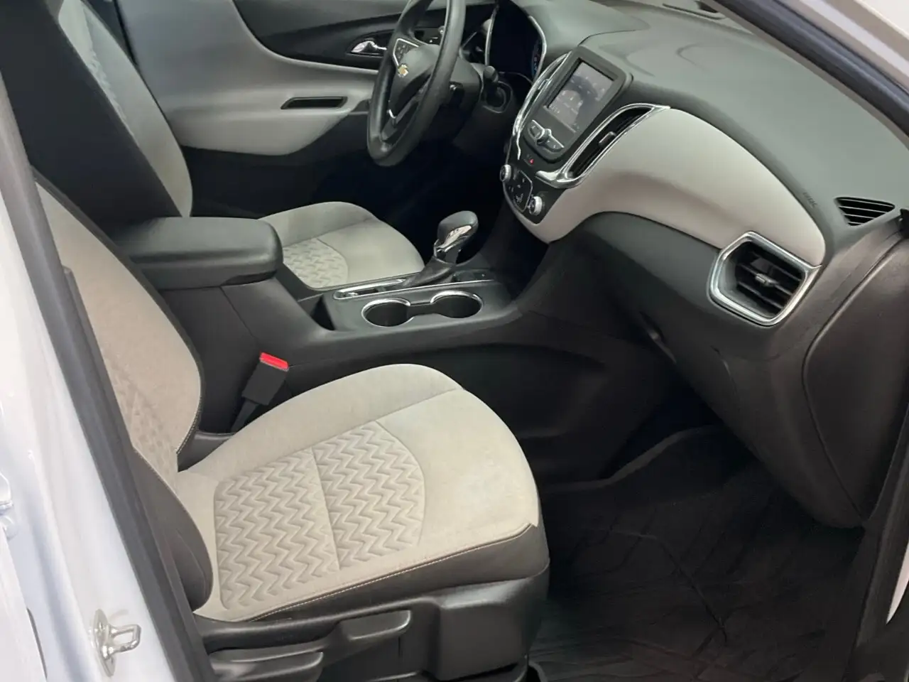 Chevrolet Equinox снимка Chevrolet Equinox