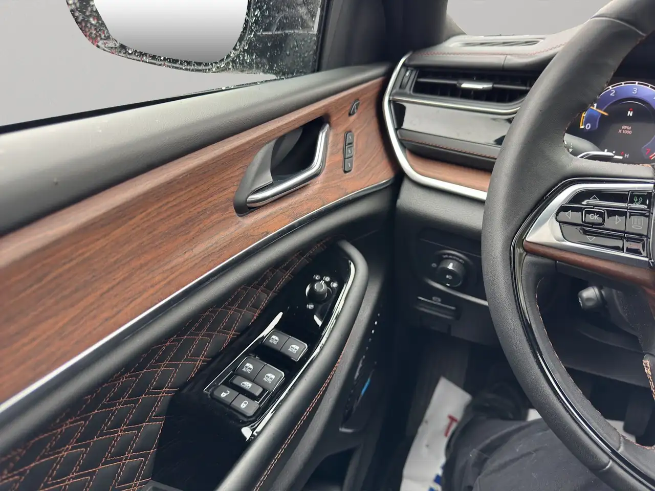 Jeep Grand Cherokee снимка Jeep Grand Cherokee