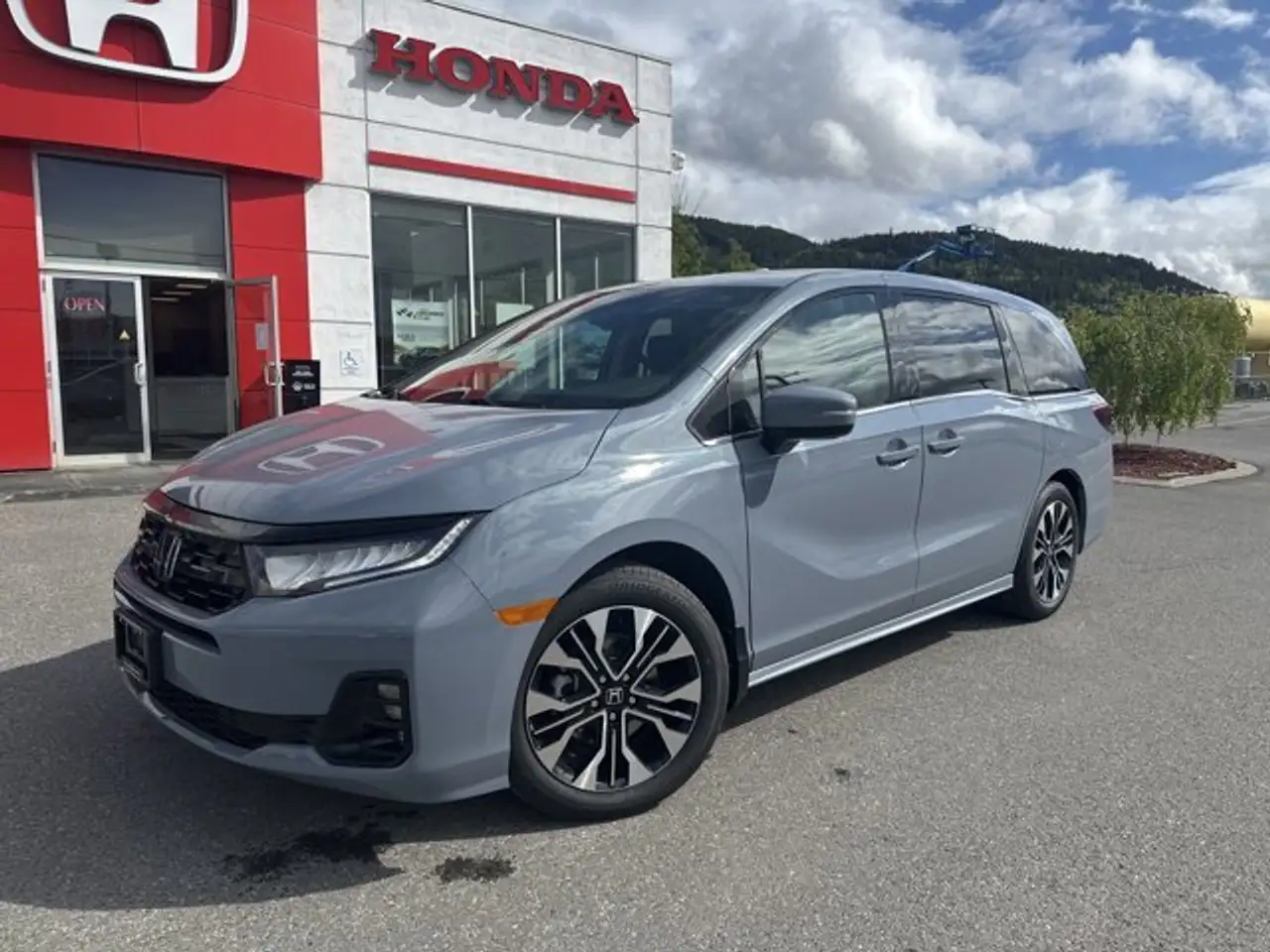 Honda Odyssey снимка Honda Odyssey