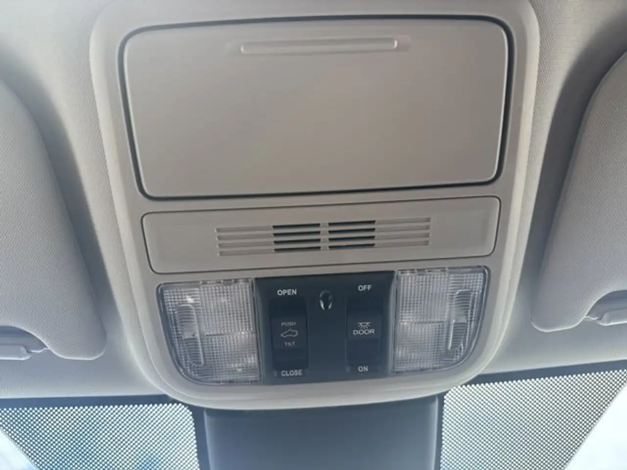 Honda Odyssey снимка Honda Odyssey