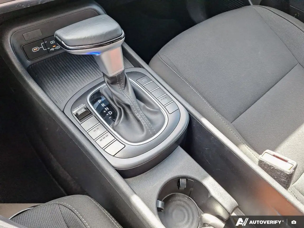 Hyundai KONA снимка Hyundai KONA