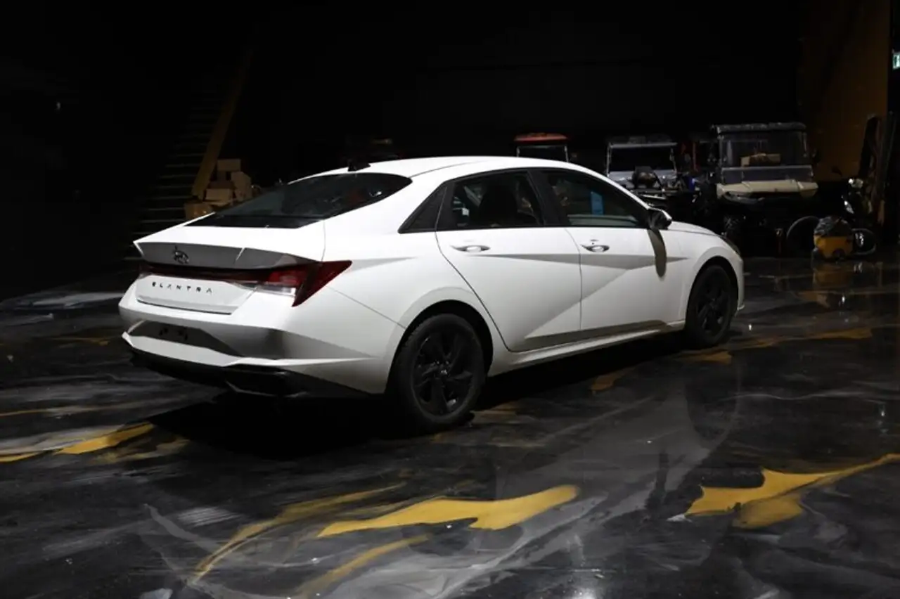 Hyundai ELANTRA photo Hyundai ELANTRA