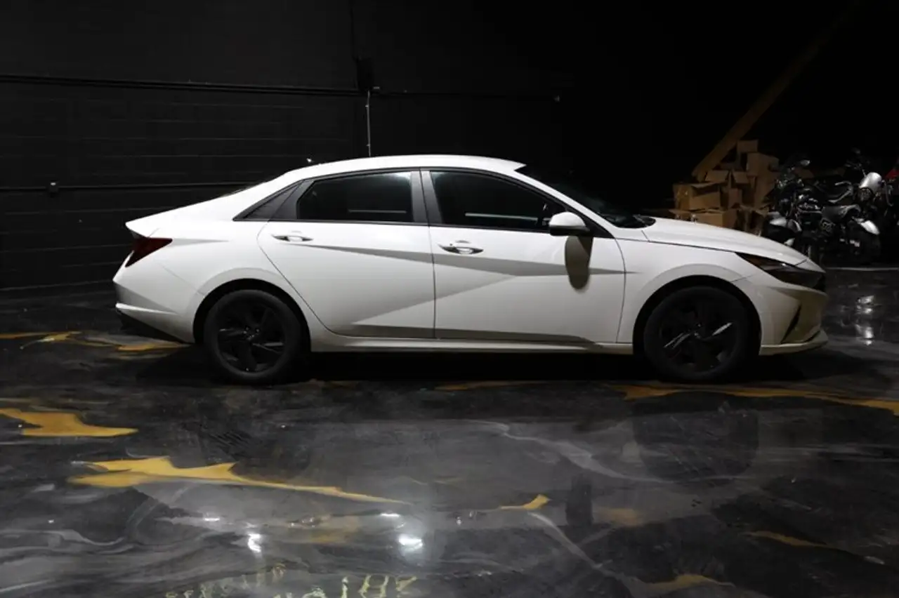 Hyundai ELANTRA photo Hyundai ELANTRA