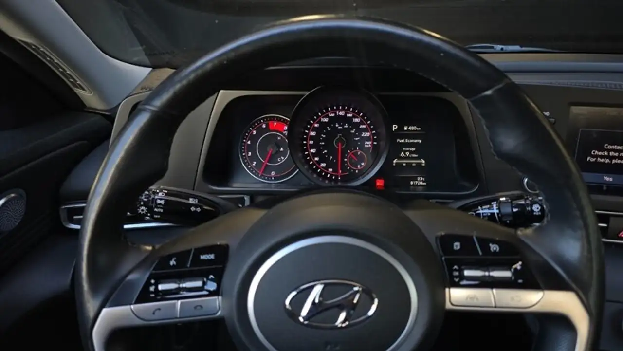 Hyundai ELANTRA photo Hyundai ELANTRA