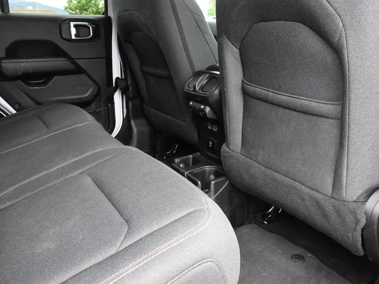 Jeep Wrangler photo Jeep Wrangler