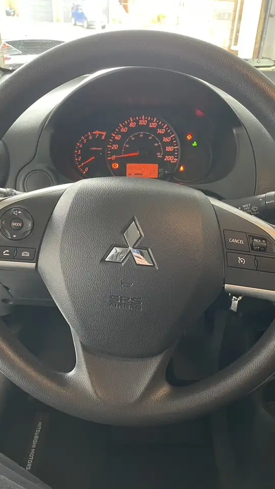 Mitsubishi Mirage снимка Mitsubishi Mirage