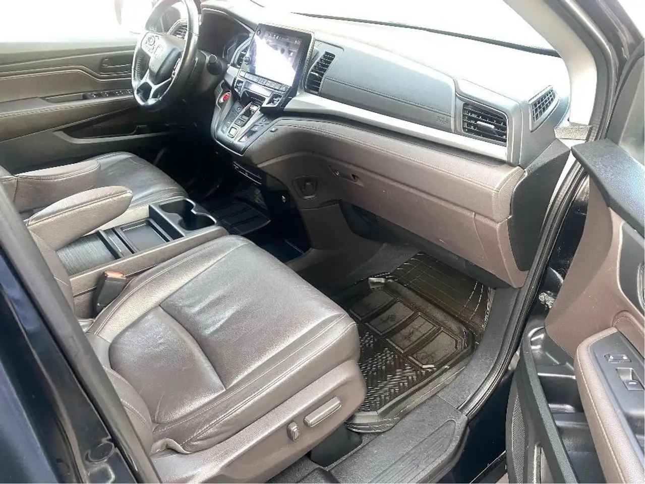 Honda Odyssey снимка Honda Odyssey