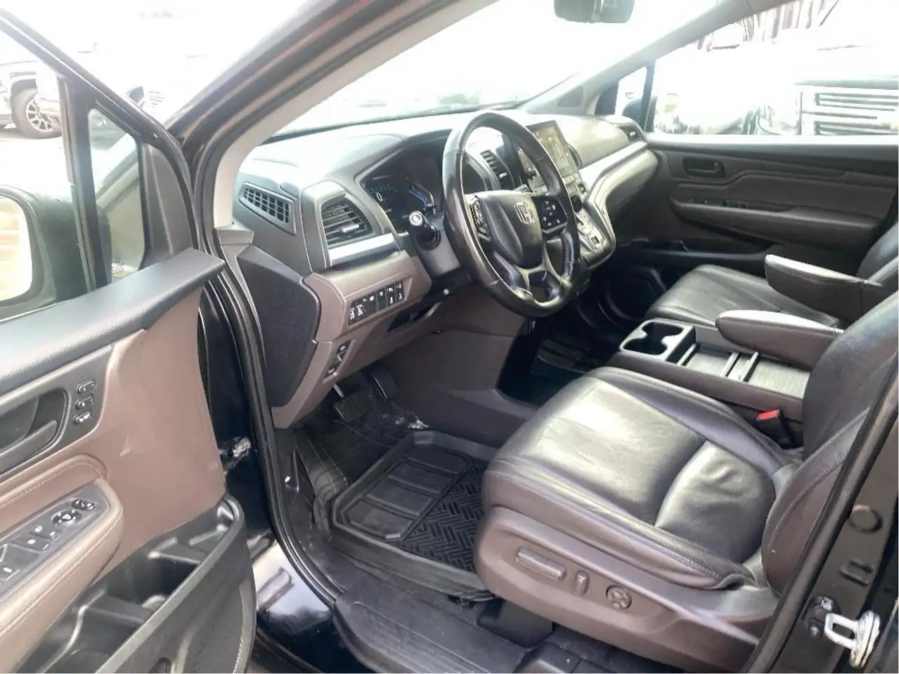 Honda Odyssey снимка Honda Odyssey