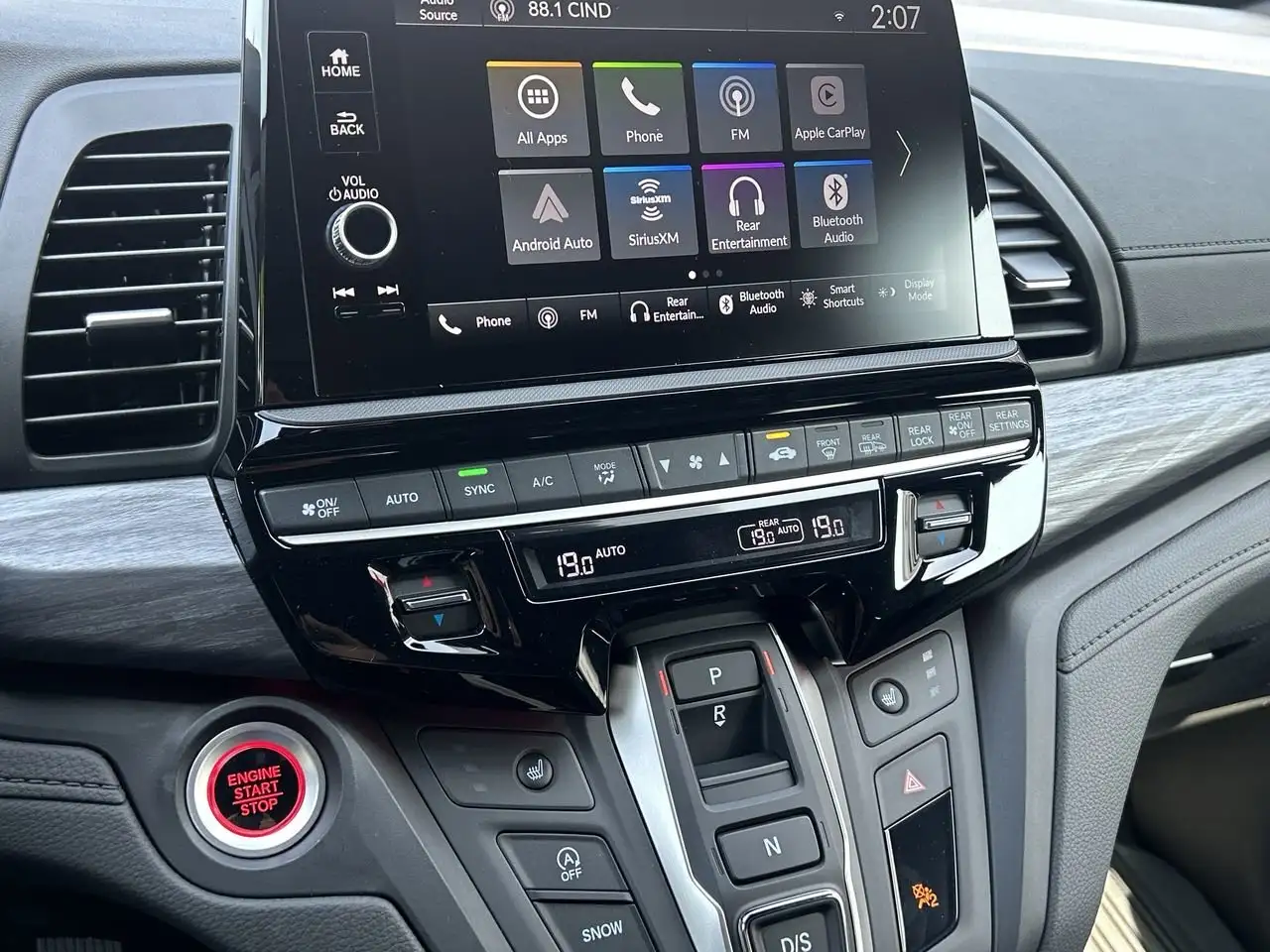 Honda Odyssey снимка Honda Odyssey