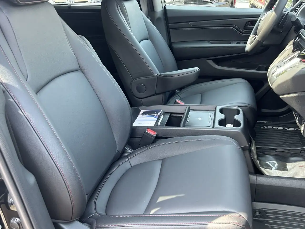 Honda Odyssey снимка Honda Odyssey