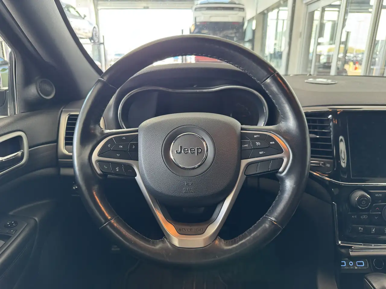 Jeep Grand Cherokee photo Jeep Grand Cherokee