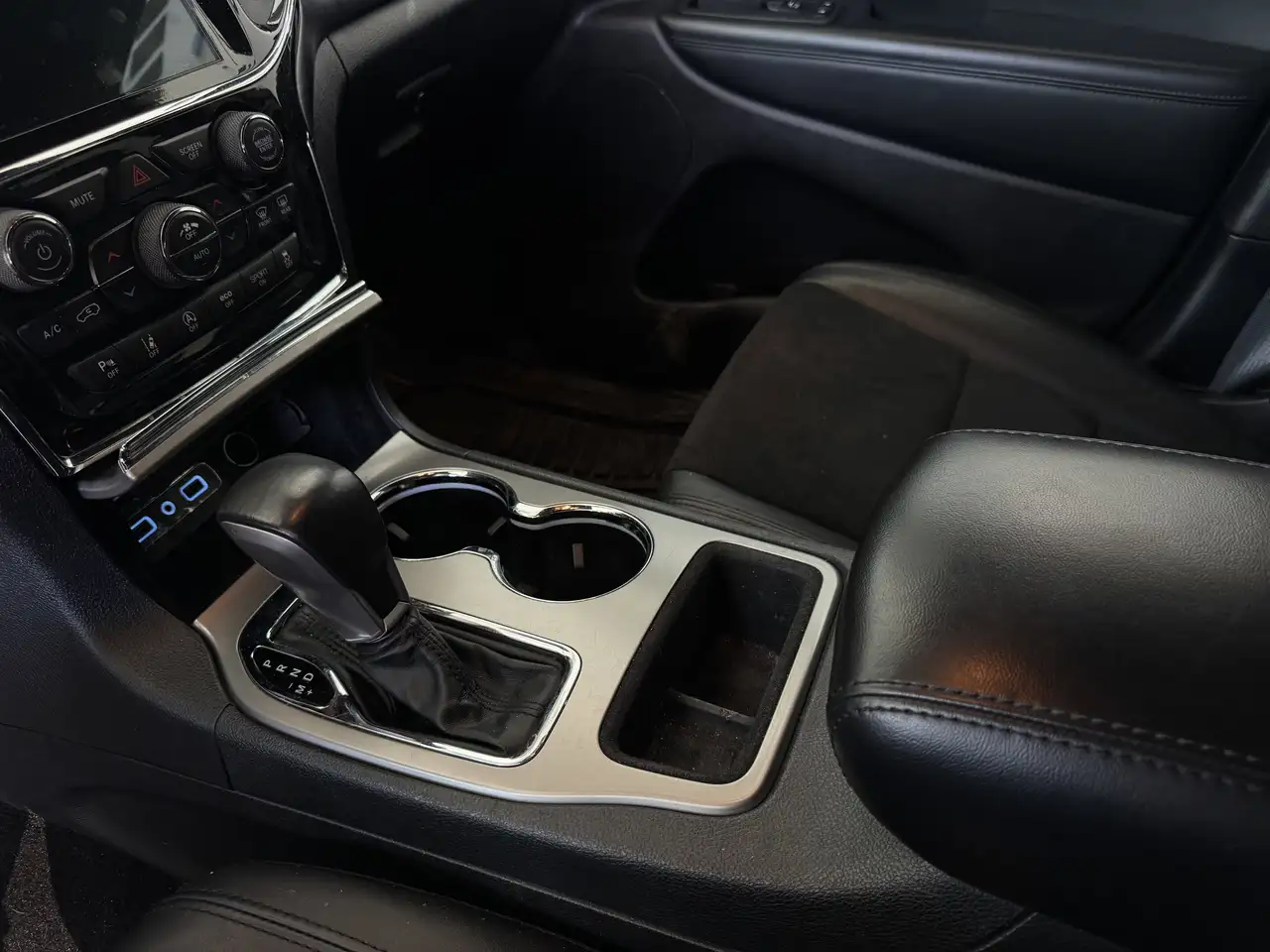 Jeep Grand Cherokee photo Jeep Grand Cherokee