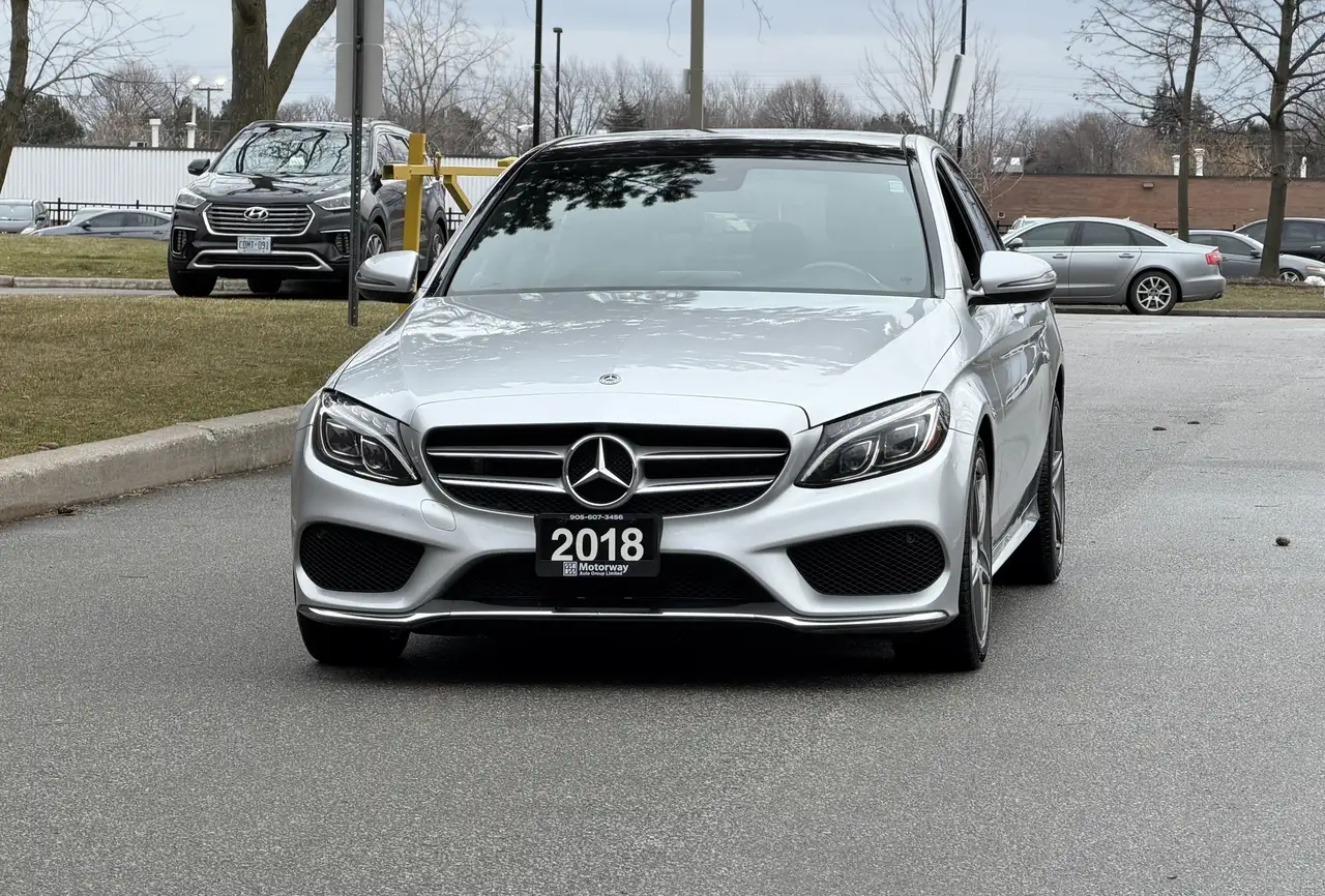 Mercedes-Benz C-Class снимка Mercedes-Benz C-Class