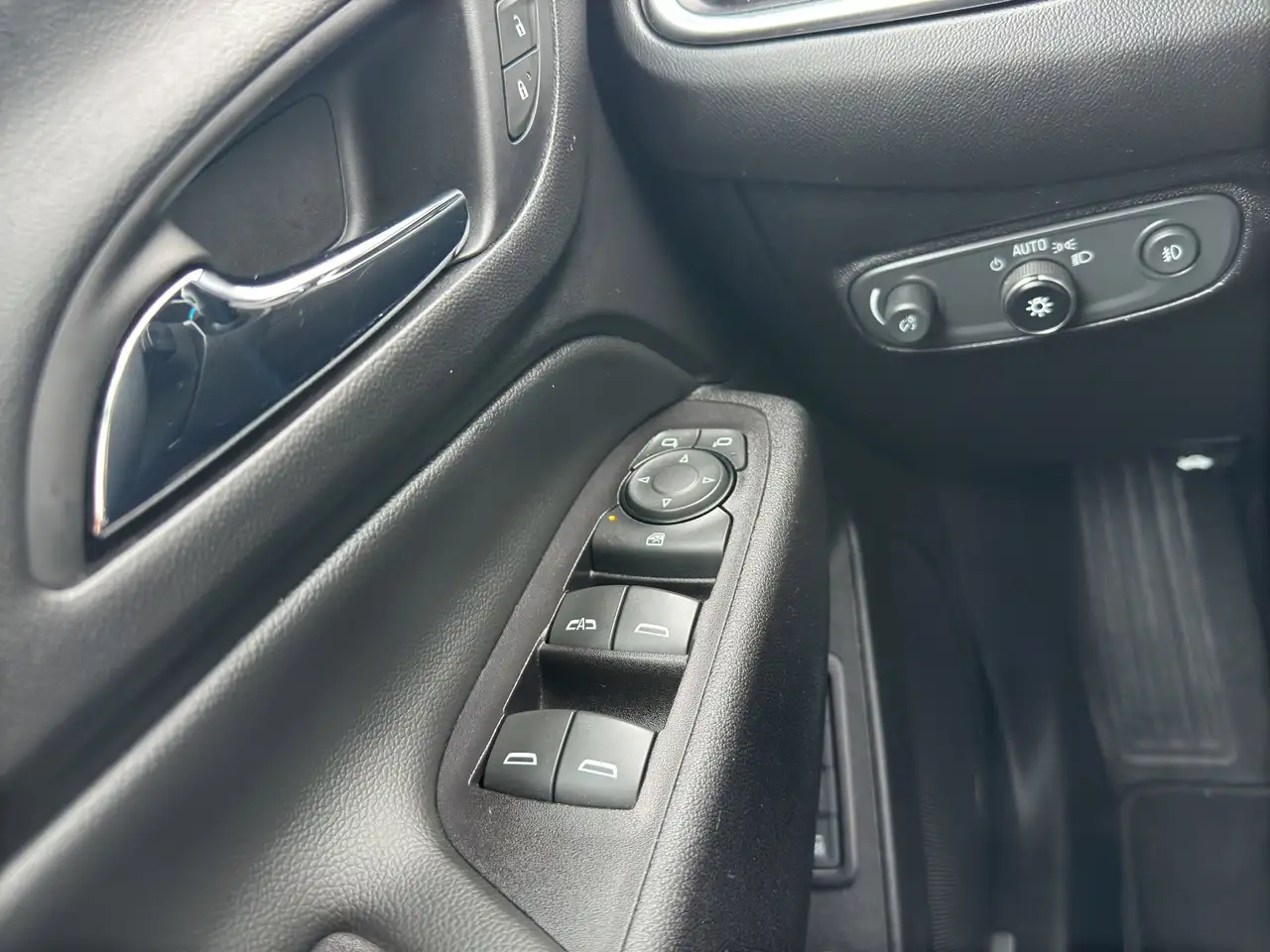 Chevrolet Equinox photo Chevrolet Equinox