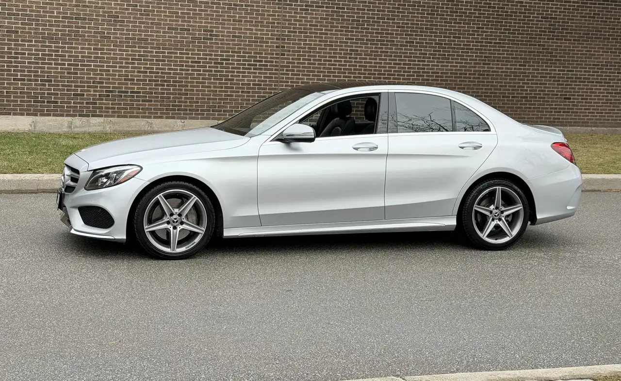 Mercedes-Benz C-Class снимка Mercedes-Benz C-Class