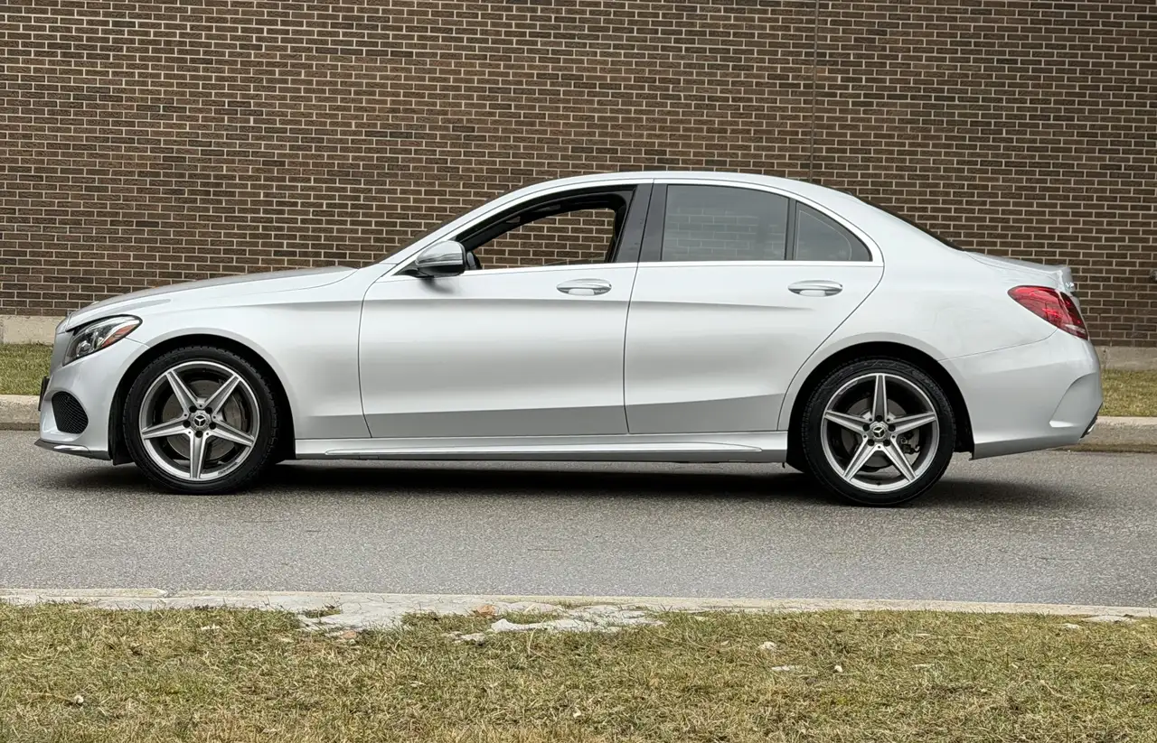 Mercedes-Benz C-Class снимка Mercedes-Benz C-Class