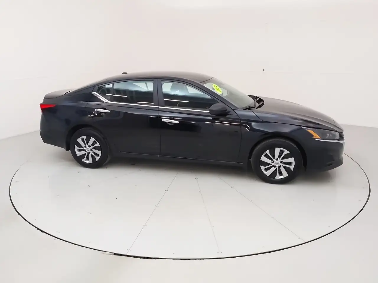 Nissan Altima снимка Nissan Altima