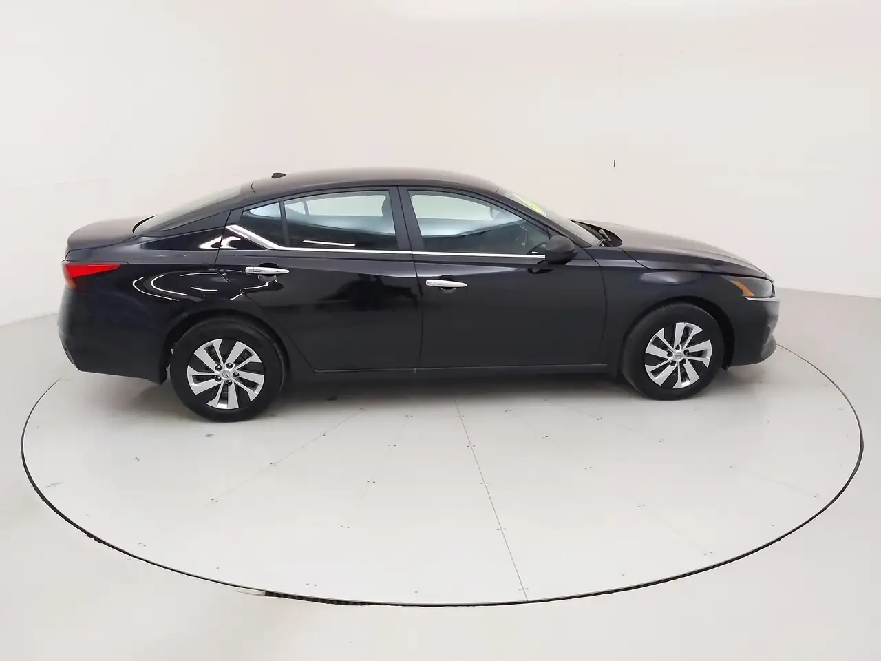 Nissan Altima снимка Nissan Altima