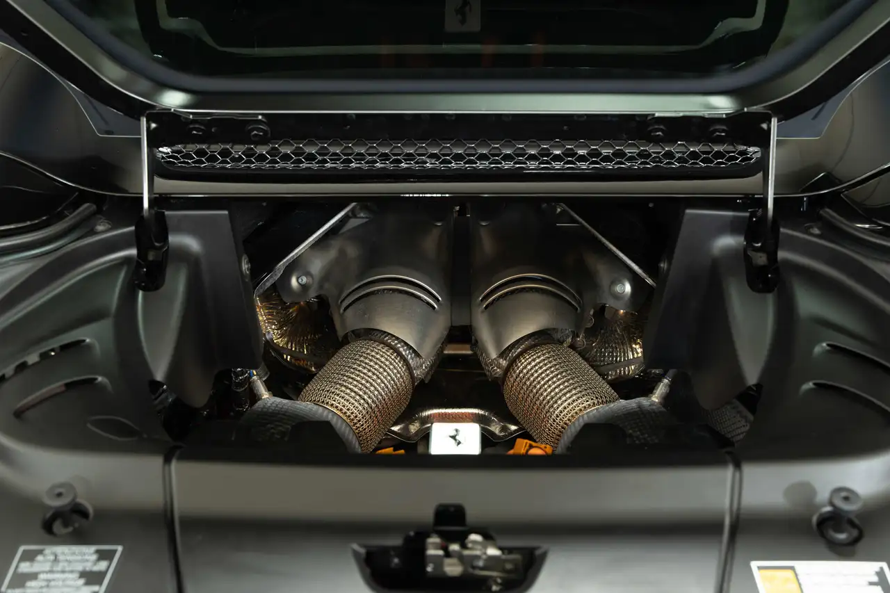 Ferrari 296 GTS photo Ferrari 296 GTS