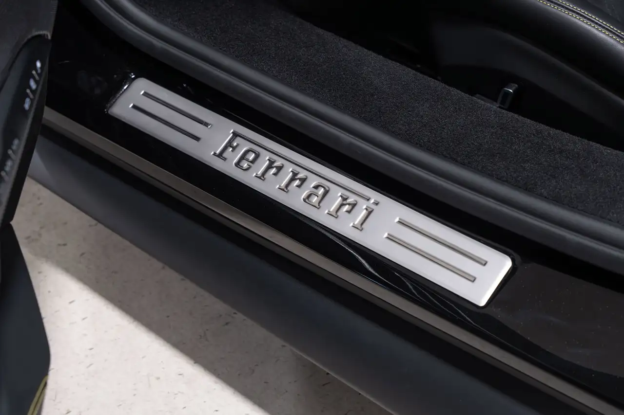 Ferrari 296 GTS photo Ferrari 296 GTS