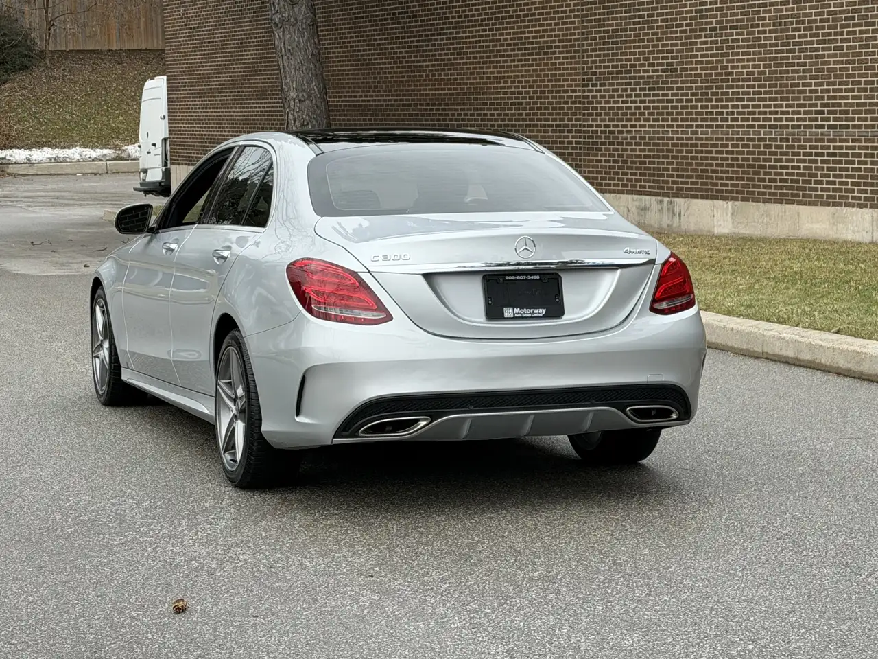 Mercedes-Benz C-Class снимка Mercedes-Benz C-Class