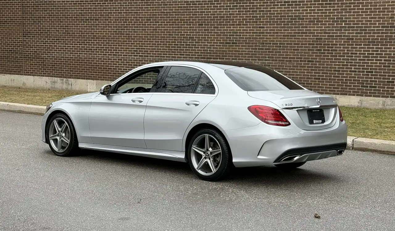 Mercedes-Benz C-Class снимка Mercedes-Benz C-Class