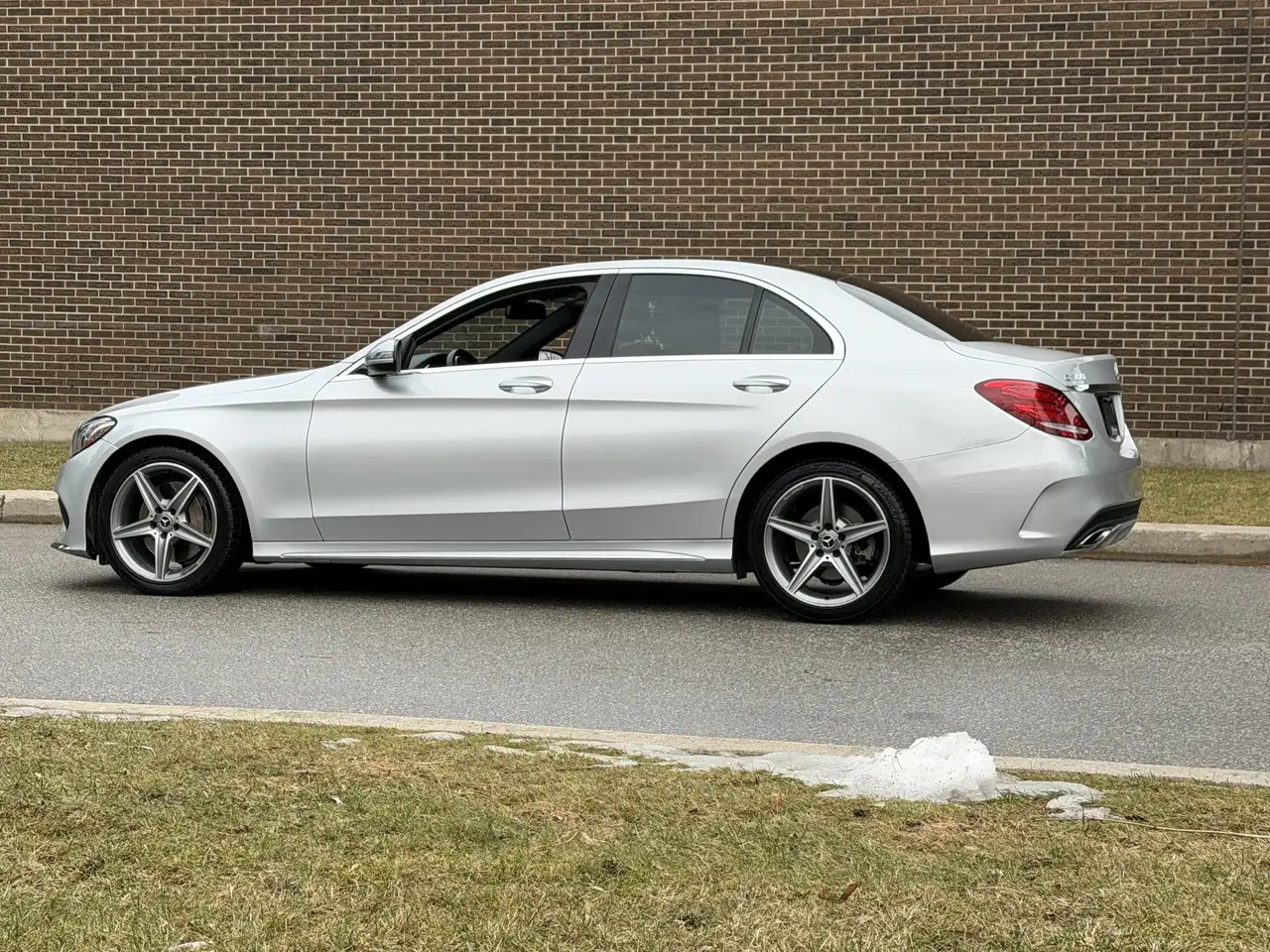 Mercedes-Benz C-Class снимка Mercedes-Benz C-Class