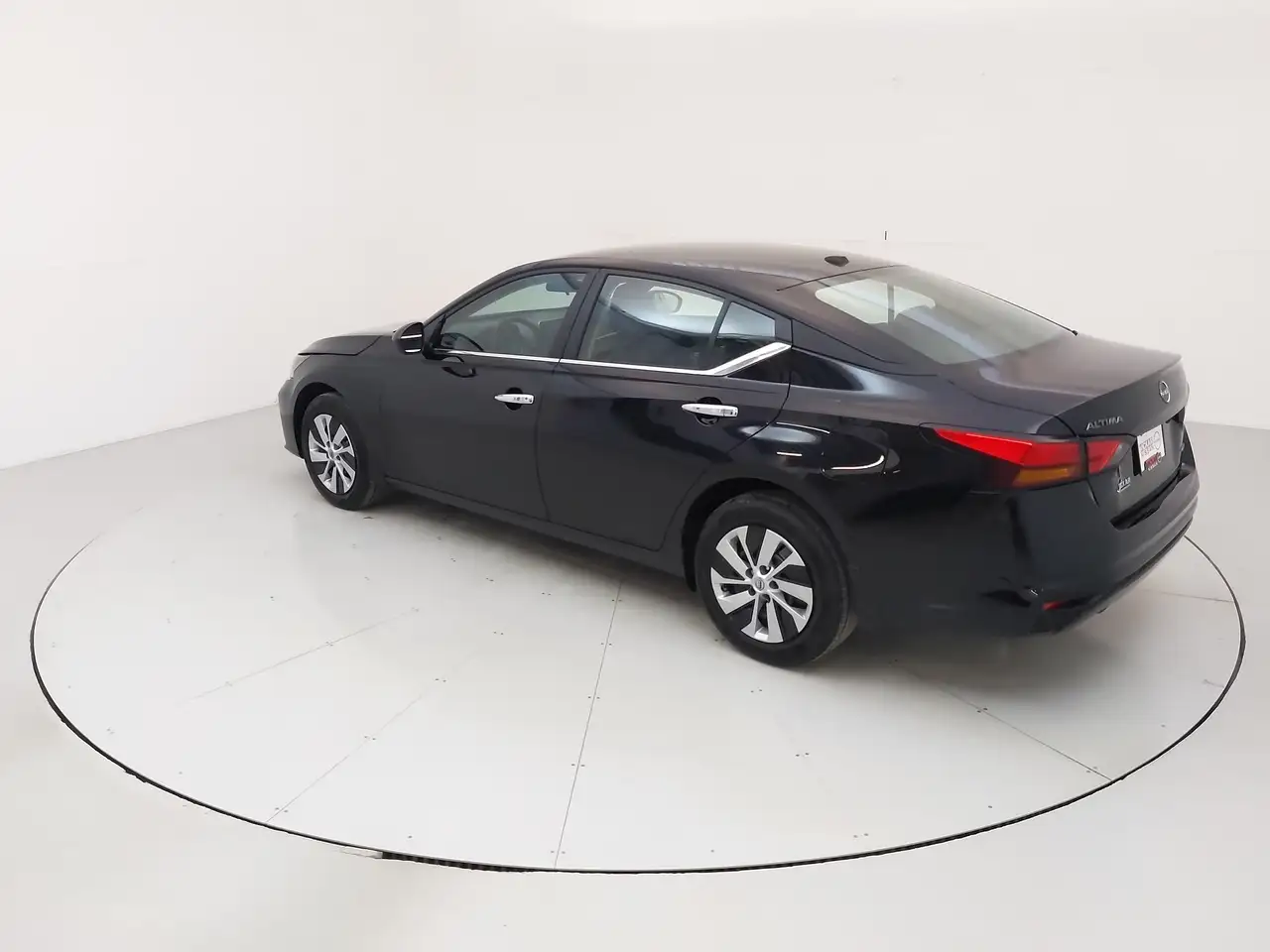 Nissan Altima снимка Nissan Altima