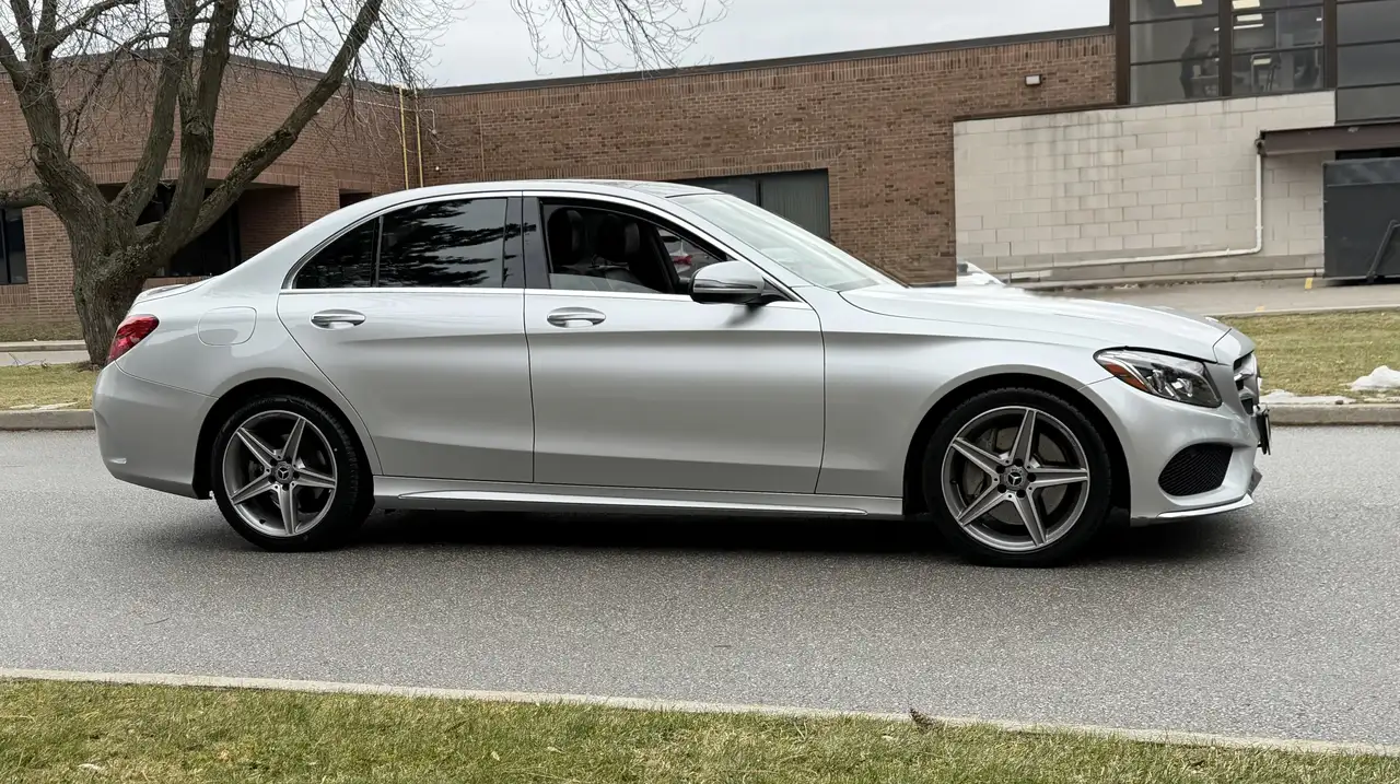 Mercedes-Benz C-Class снимка Mercedes-Benz C-Class