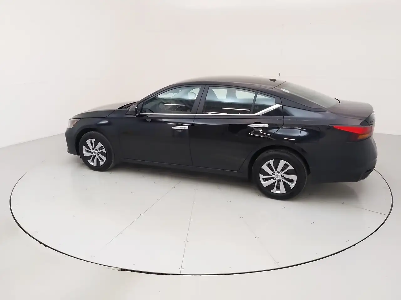 Nissan Altima снимка Nissan Altima