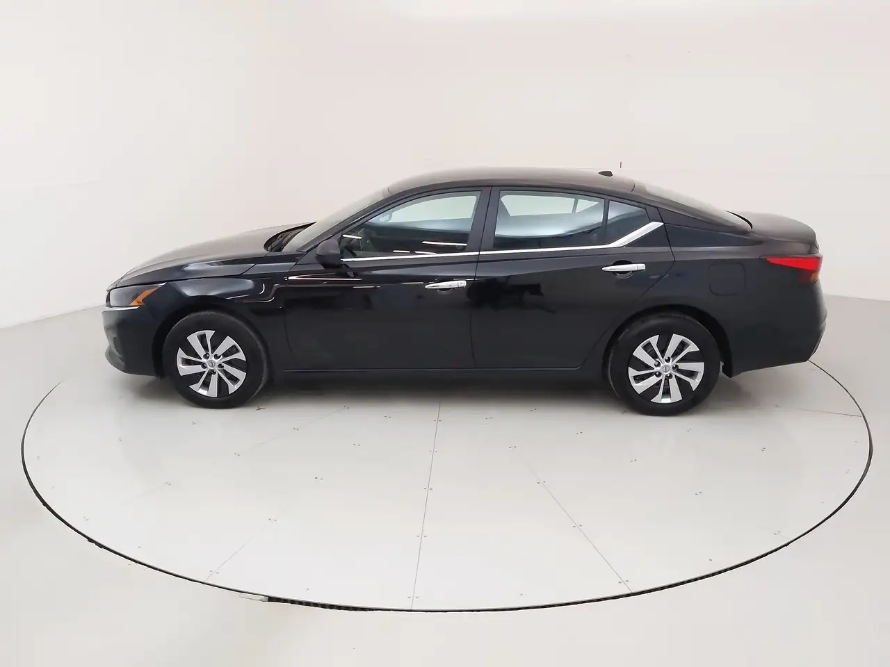 Nissan Altima снимка Nissan Altima