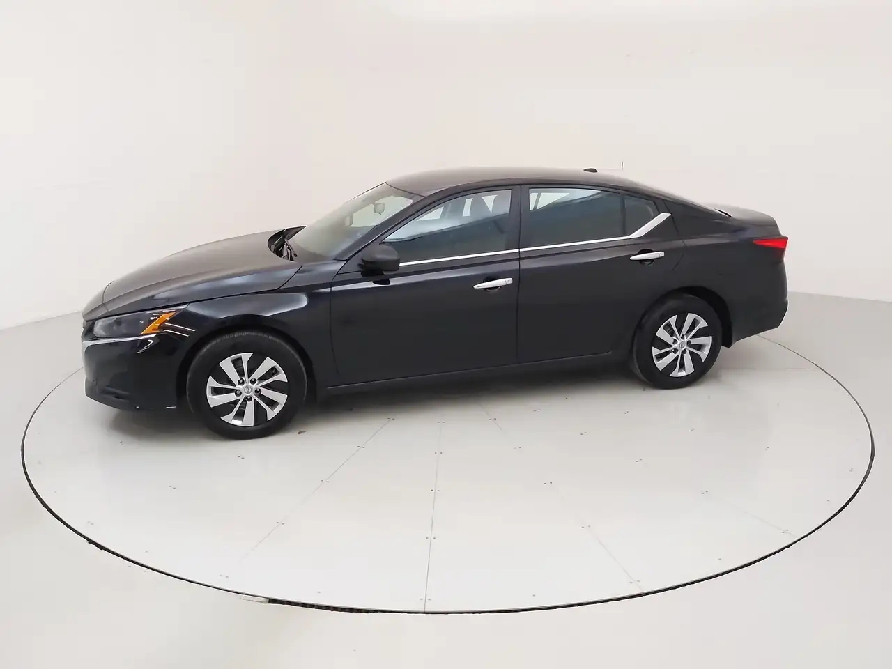 Nissan Altima снимка Nissan Altima