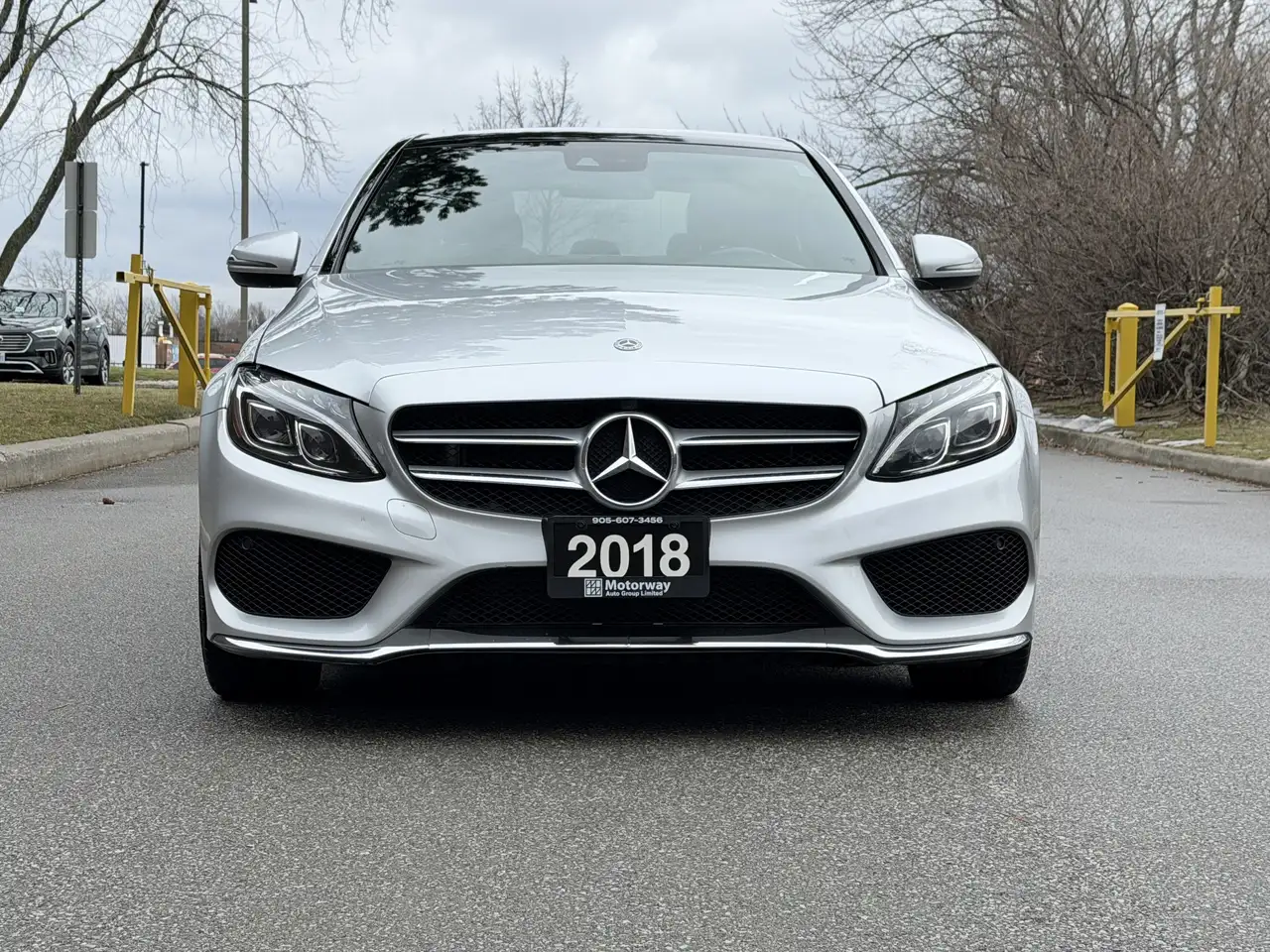 Mercedes-Benz C-Class снимка Mercedes-Benz C-Class