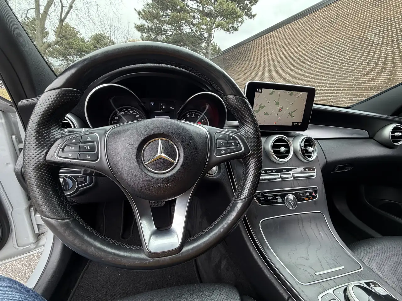 Mercedes-Benz C-Class снимка Mercedes-Benz C-Class