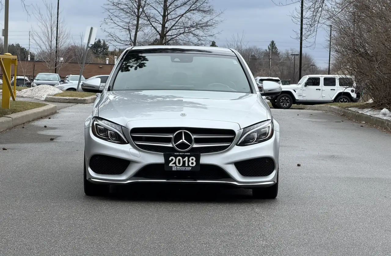 Mercedes-Benz C-Class снимка Mercedes-Benz C-Class