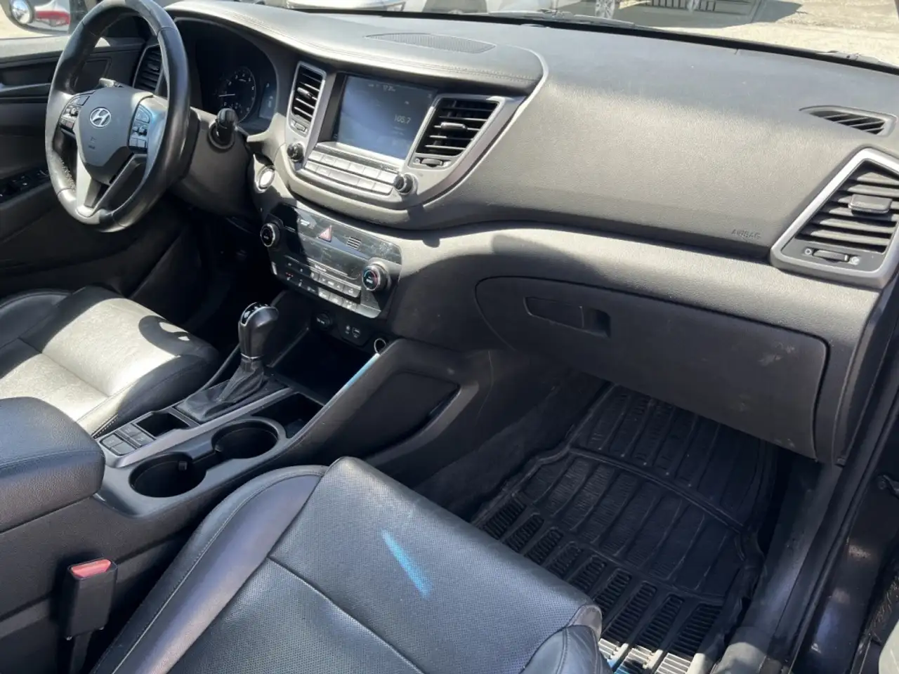 Hyundai TUCSON photo Hyundai TUCSON
