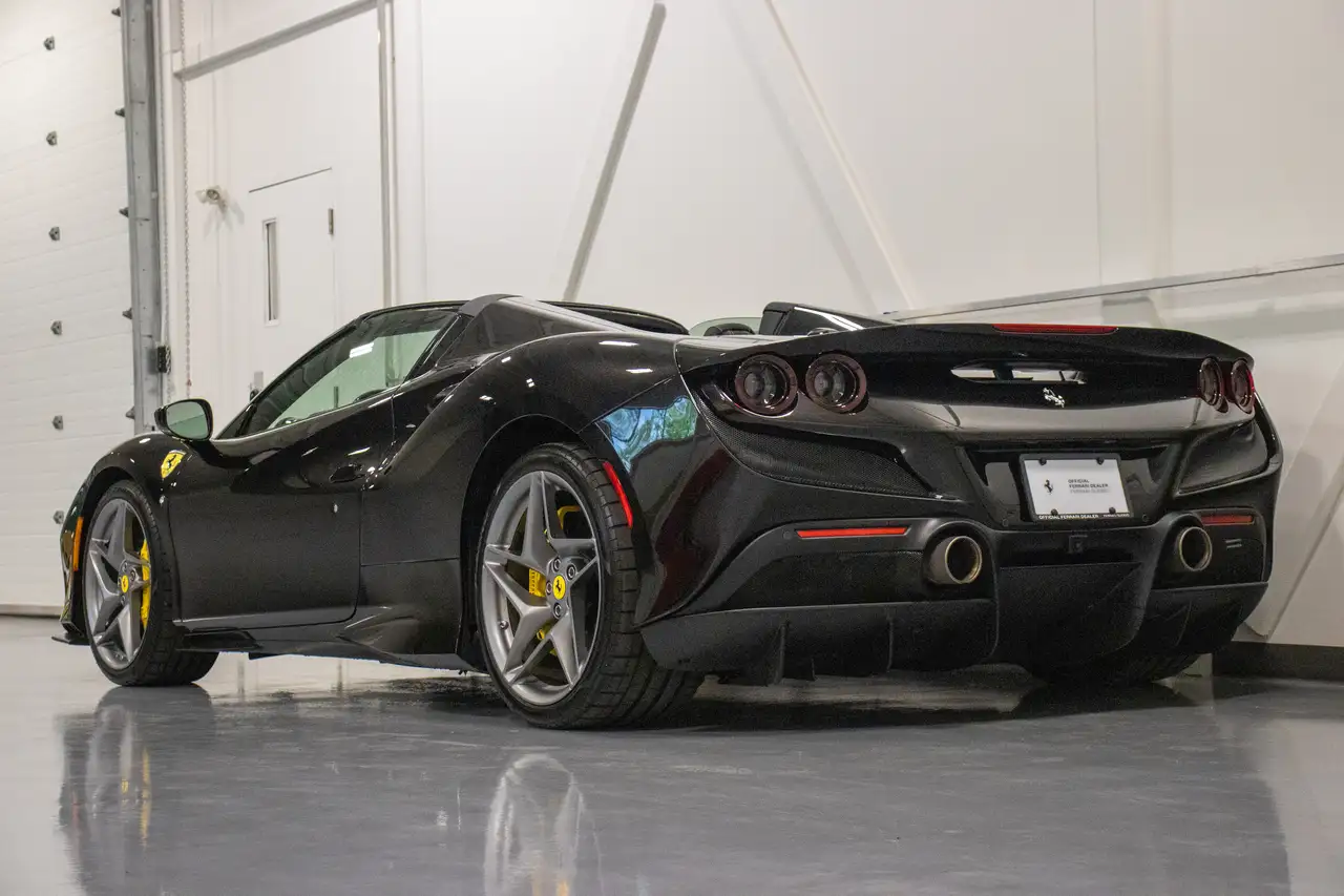 Ferrari F8 Spider снимка Ferrari F8 Spider