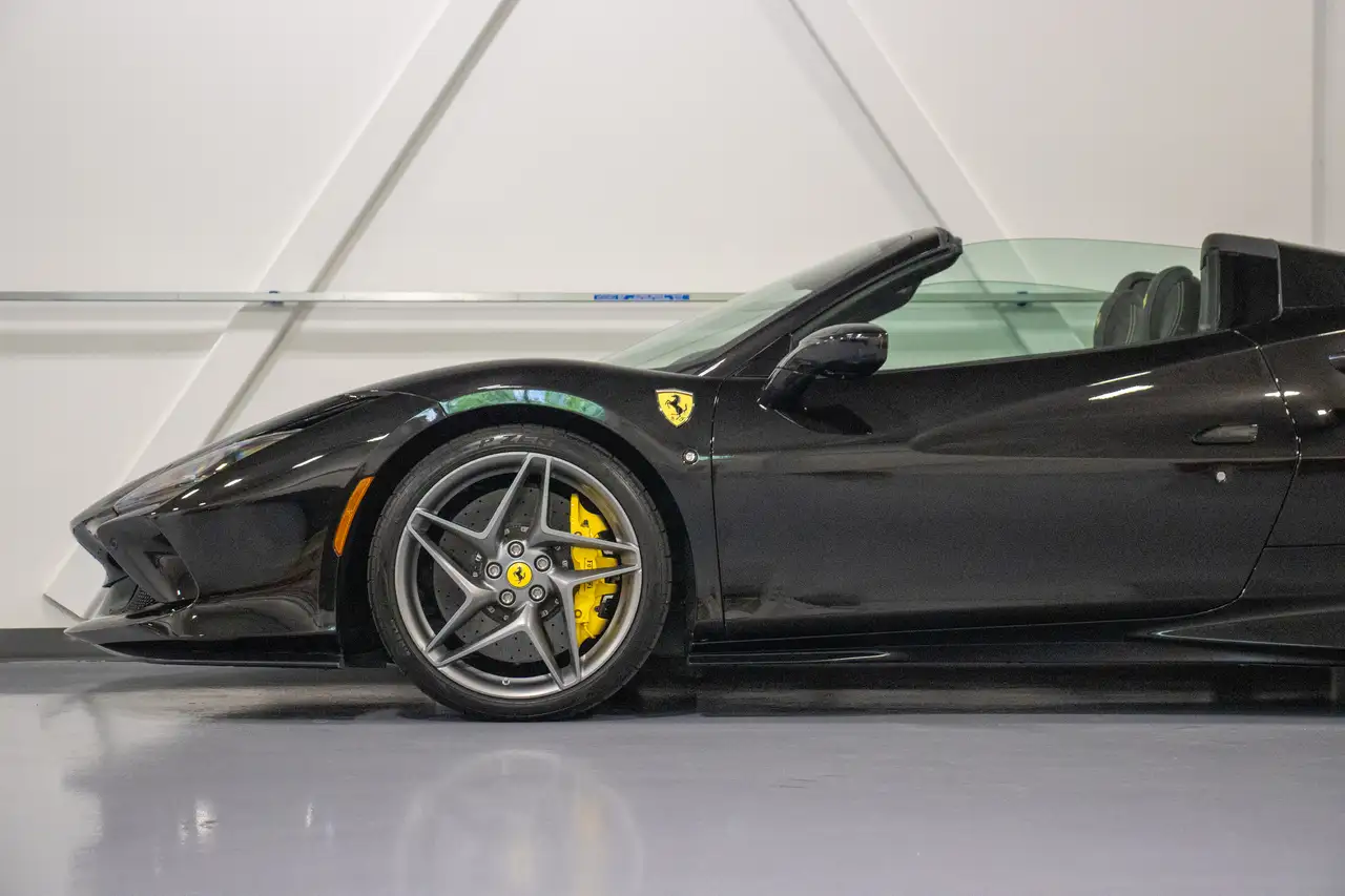 Ferrari F8 Spider снимка Ferrari F8 Spider