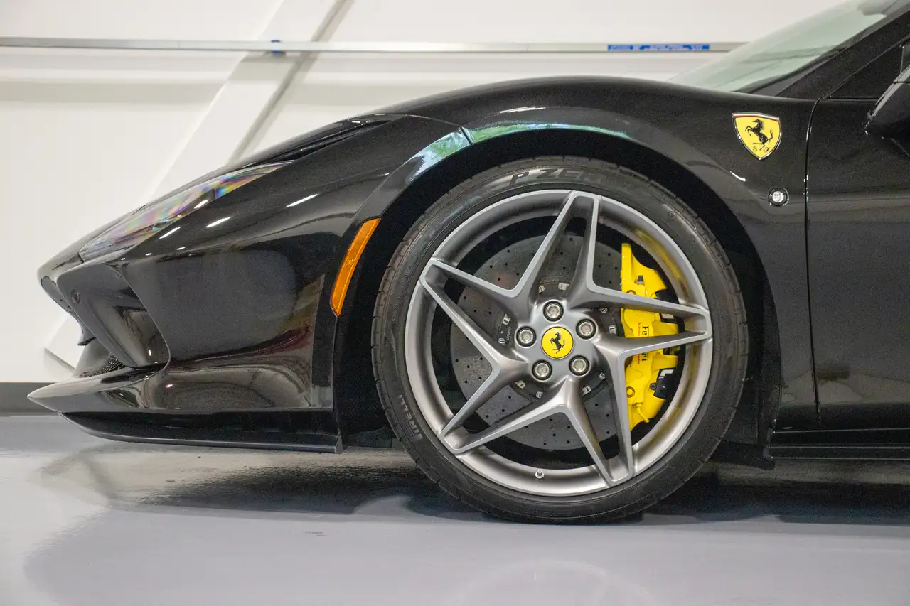 Ferrari F8 Spider снимка Ferrari F8 Spider