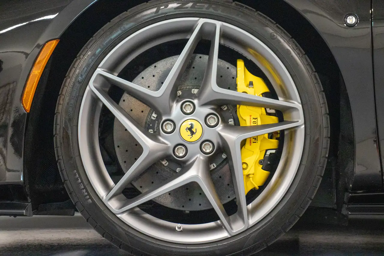 Ferrari F8 Spider снимка Ferrari F8 Spider