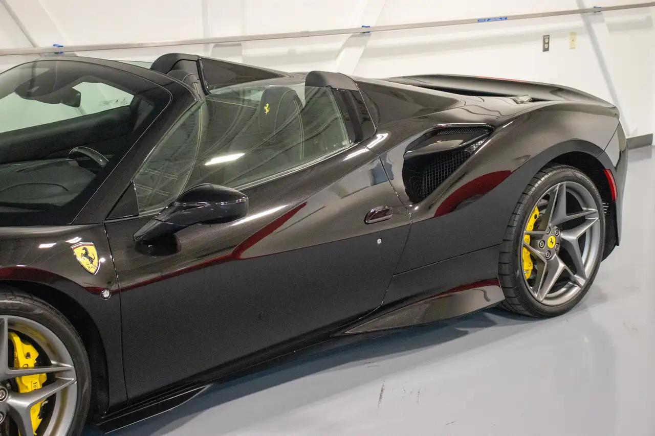 Ferrari F8 Spider снимка Ferrari F8 Spider