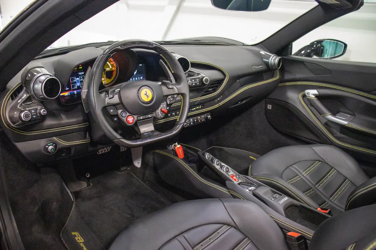 Ferrari F8 Spider снимка Ferrari F8 Spider