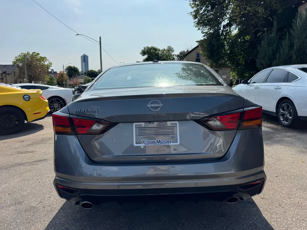 Nissan Altima снимка Nissan Altima