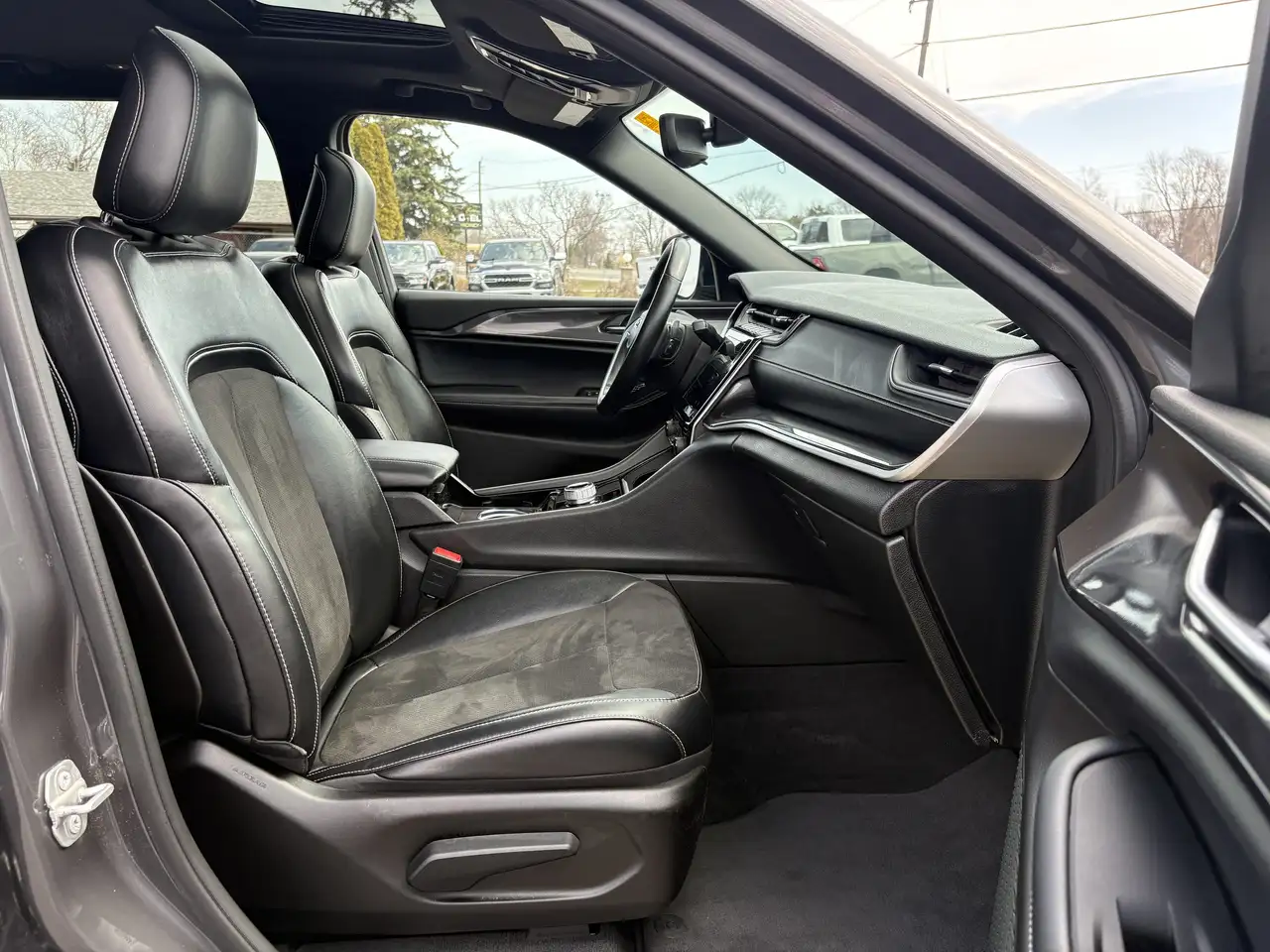 Jeep Grand Cherokee снимка Jeep Grand Cherokee