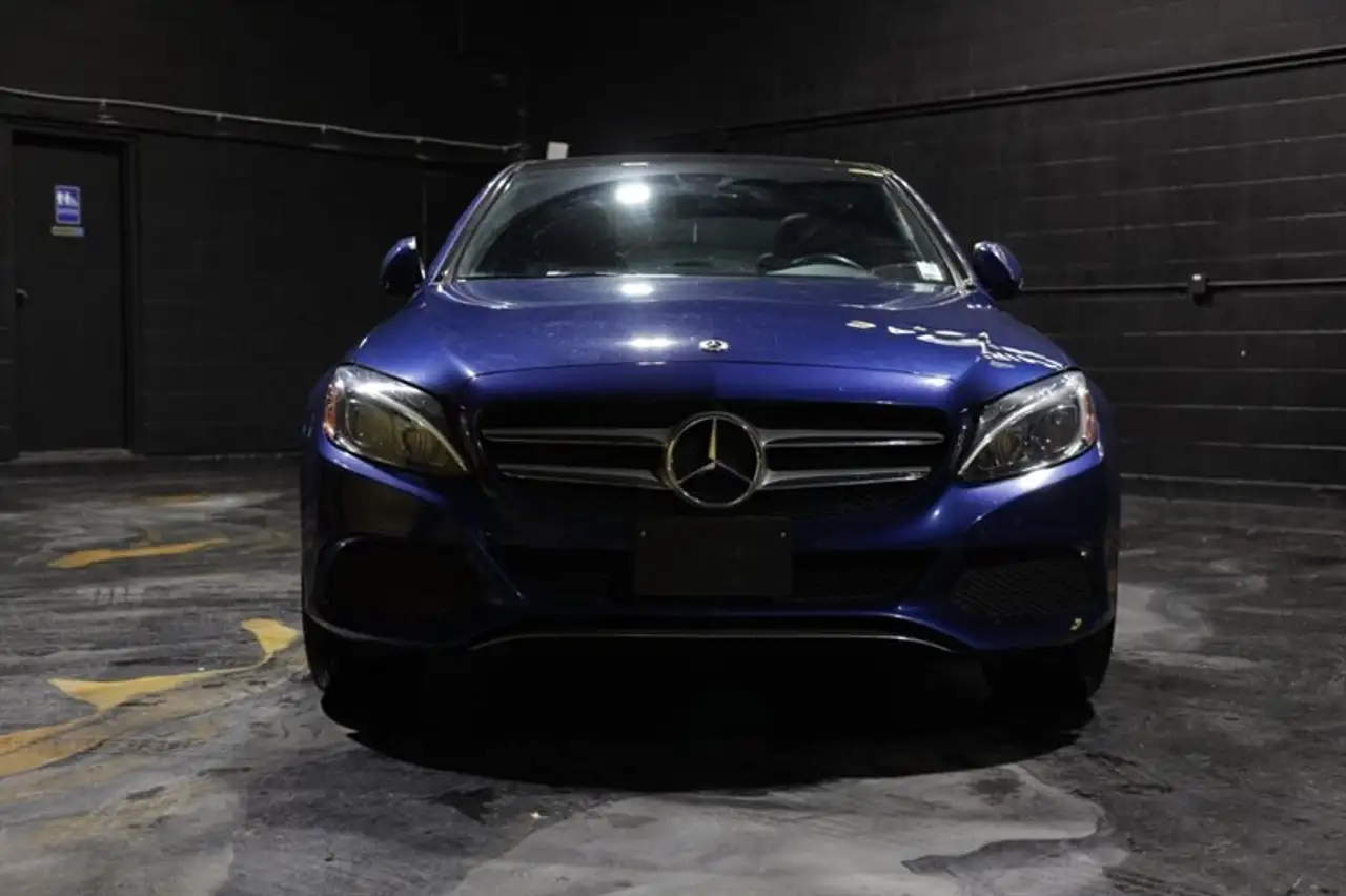 Mercedes-Benz C-Class снимка Mercedes-Benz C-Class
