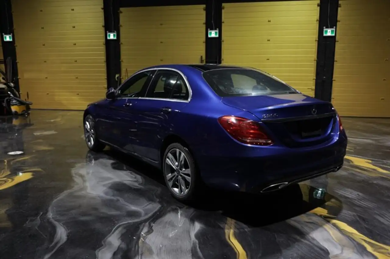 Mercedes-Benz C-Class снимка Mercedes-Benz C-Class